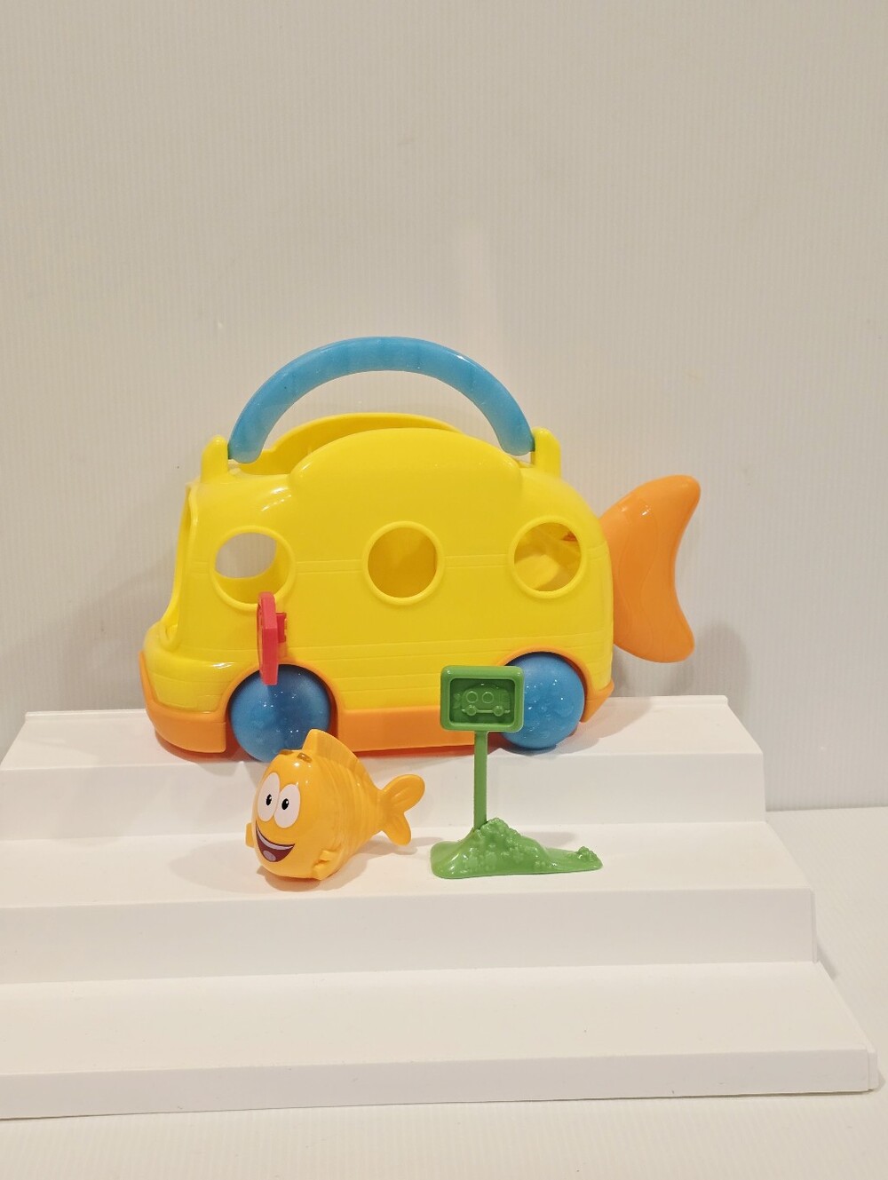 Bubble Guppies Swim-Sational School Bus Vehicle Set